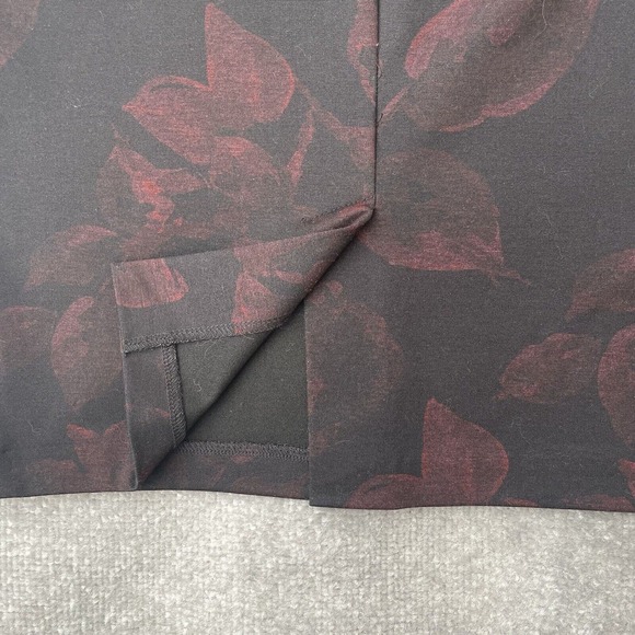 Susan Graver Skirt Womens Small Black Red Floral Pencil Pull On Stretch Comfort - Picture 9 of 9